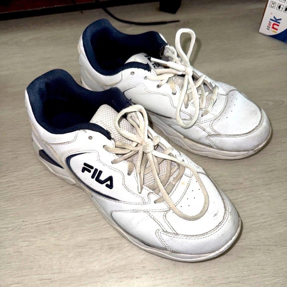 Fila Men's White and Blue Sneakers